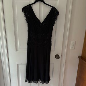 Tadashi Shoji Black Sleeveless V-Neck Midi Dress